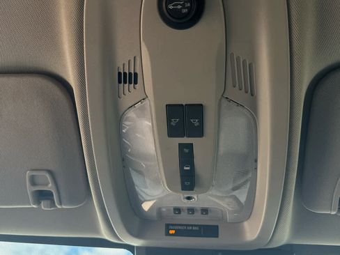 Used 2016 Chevrolet Equinox LTZ w/ Enhanced Convenience Package image 20