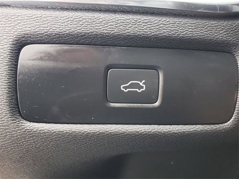 Certified 2025 Volvo XC60 B5 Plus image 17