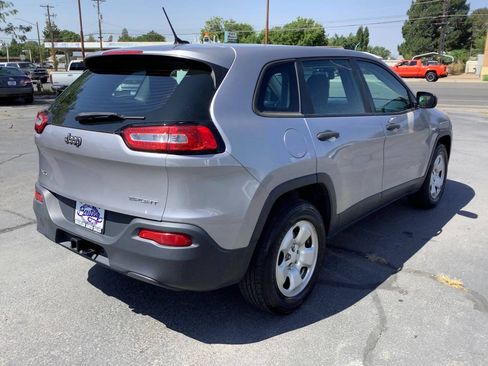 Used 2017 Jeep Cherokee Sport w/ Trailer Tow Group AWD/4WD image 11