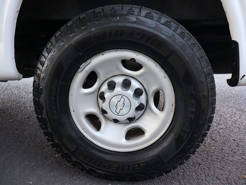 Used 2018 Chevrolet Express 2500 Extended RWD image 36