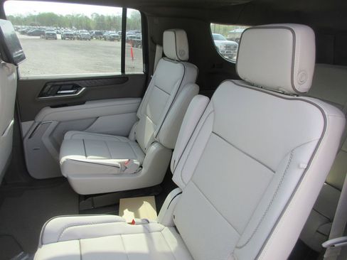 New 2026 GMC Yukon XL Denali w/ Denali Reserve Package image 12