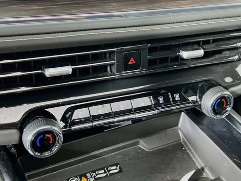 Certified 2025 Chevrolet Suburban Premier AWD/4WD image 16