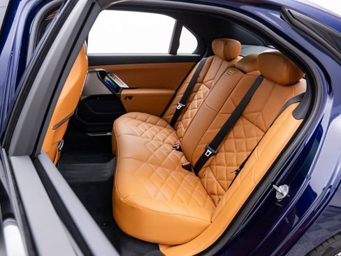 New 2026 BMW 740i xDrive w/ Premium Package image 18