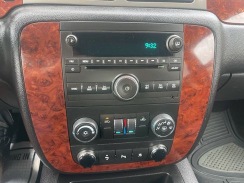 Used 2011 Chevrolet Avalanche LS w/ Convenience Package AWD/4WD image 22