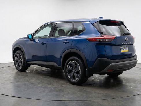 Used 2025 Nissan Rogue SV image 6