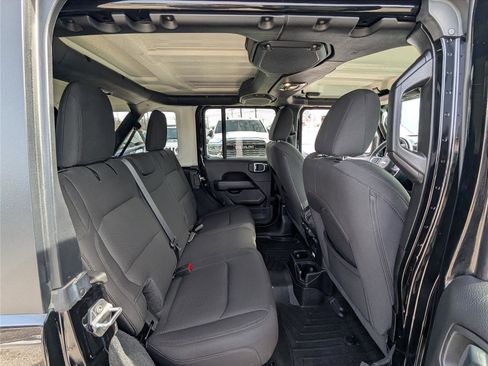 Used 2022 Jeep Wrangler Unlimited Sahara w/ Cold Weather Group image 11