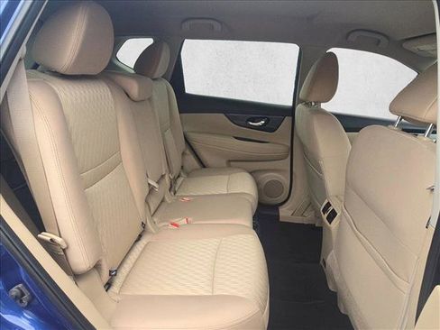 Used 2020 Nissan Rogue SV FWD image 19