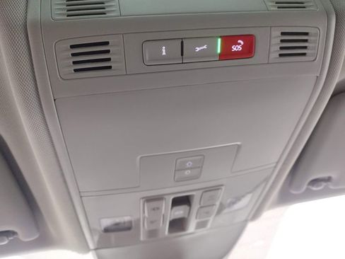 New 2025 Volkswagen Taos SE image 29