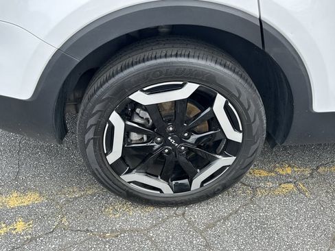 Used 2024 Kia Telluride EX w/ EX Captain's Chair Package image 21