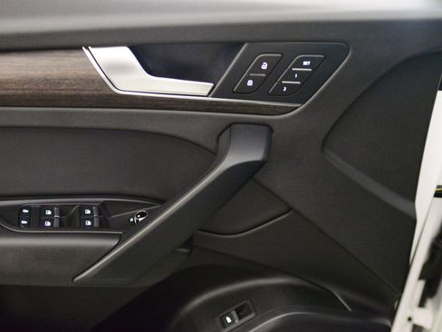 Certified 2025 Audi Q5 Premium w/ Convenience Plus Package image 9