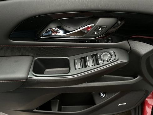 Used 2023 Chevrolet Traverse RS image 11