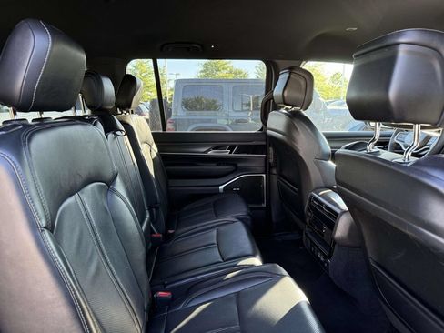 Certified 2024 Jeep Wagoneer L Series II w/ Flexible Seating Group AWD/4WD image 15