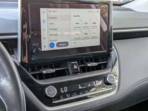 Used 2024 Toyota Corolla Cross XLE w/ Convenience Package image 5