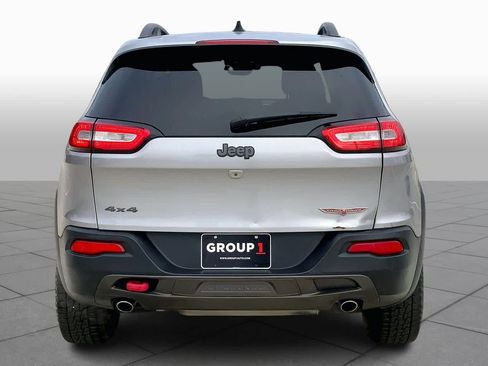 Used 2017 Jeep Cherokee Trailhawk image 4