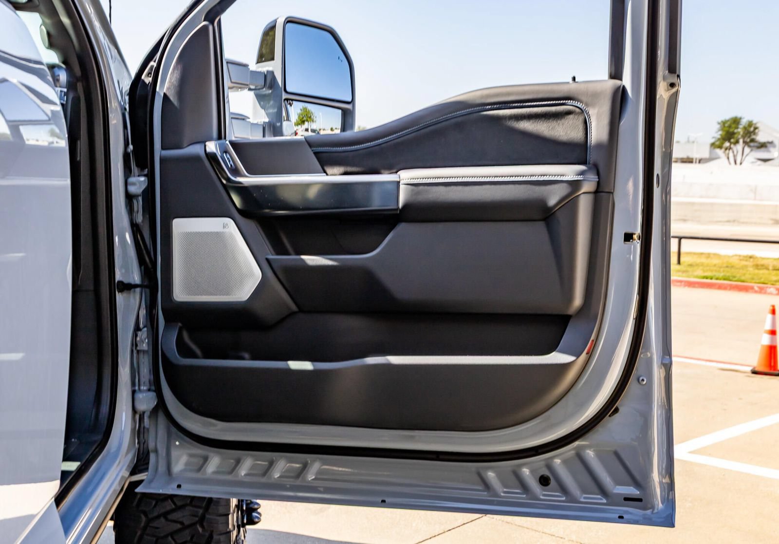 Used 2026 Ford F450 Platinum w/ FX4 Off-Road Package AWD/4WD image 45