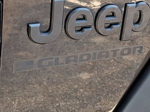 Used 2023 Jeep Gladiator Sport AWD/4WD image 10
