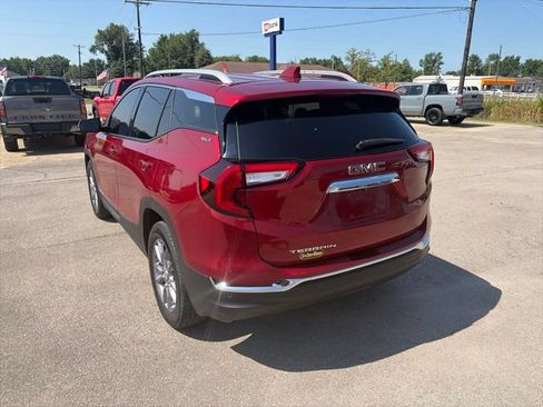 Used 2023 GMC Terrain SLT w/ LPO, Floor Liner Package FWD image 4