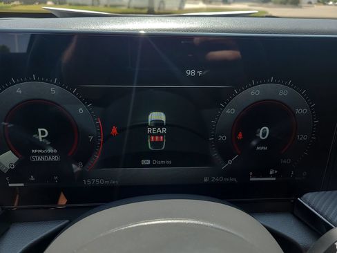 Certified 2025 Nissan Kicks SR FWD image 27
