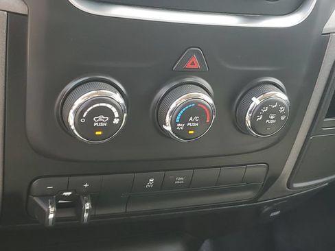 Used 2022 RAM 1500 Tradesman w/ Chrome Appearance Group AWD/4WD image 18