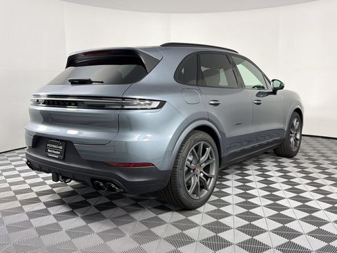 Certified 2026 Porsche Cayenne AWD/4WD image 9