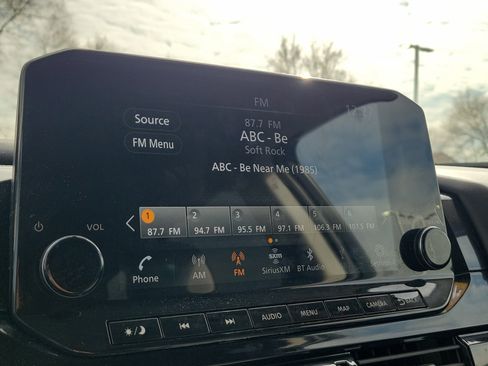 Used 2023 Nissan Pathfinder SL image 26