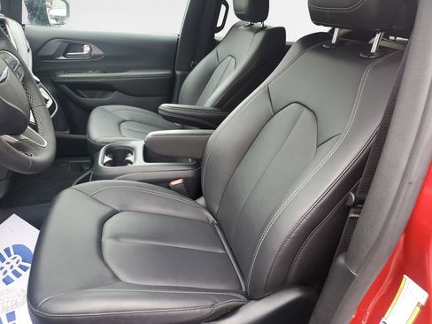 New 2026 Chrysler Pacifica Select image 12
