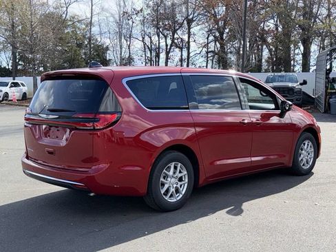 New 2026 Chrysler Pacifica Select FWD image 12