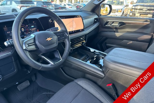 Used 2025 Chevrolet Suburban LS RWD image 14