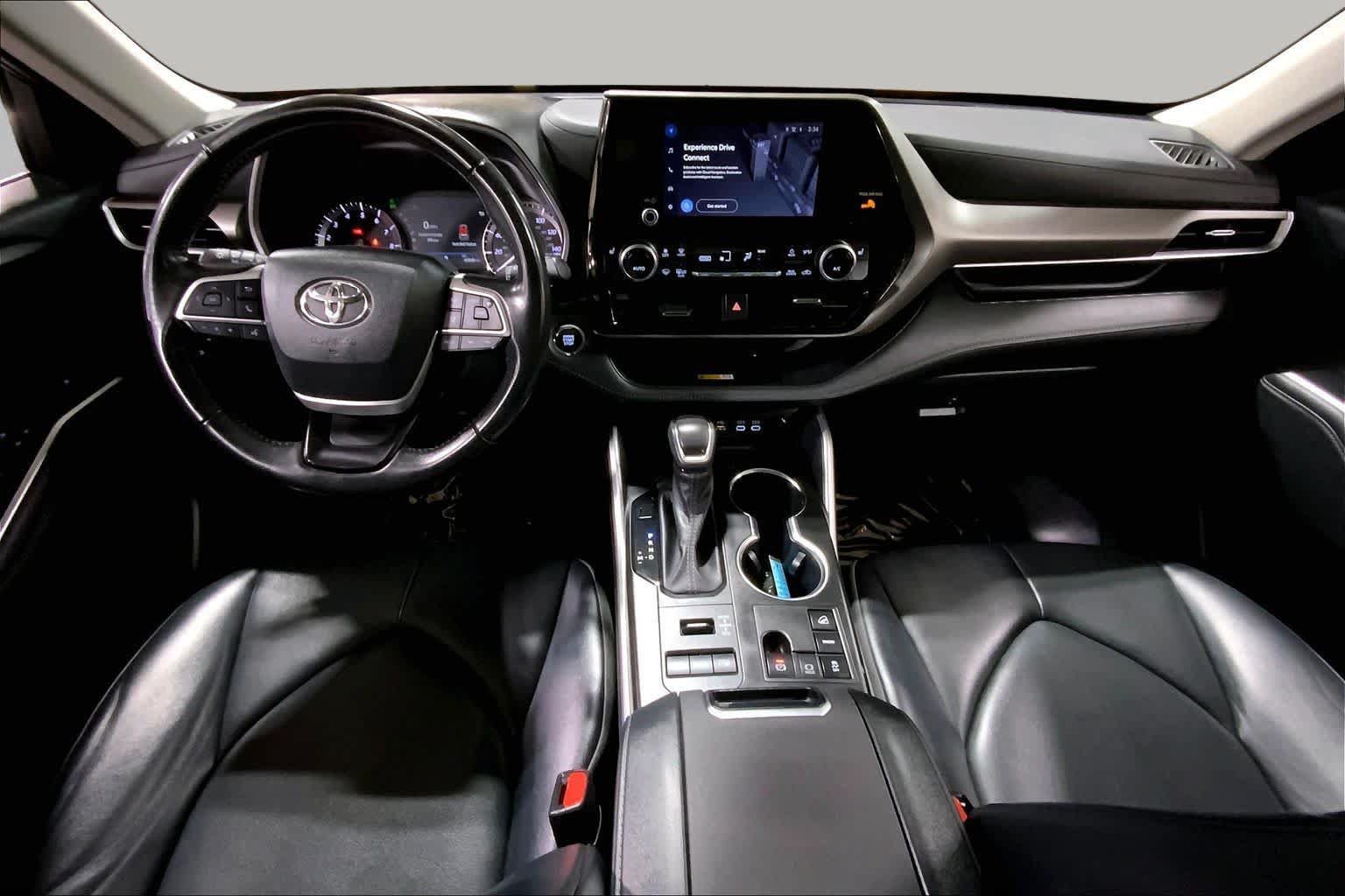 Used 2023 Toyota Highlander XLE AWD/4WD image 16