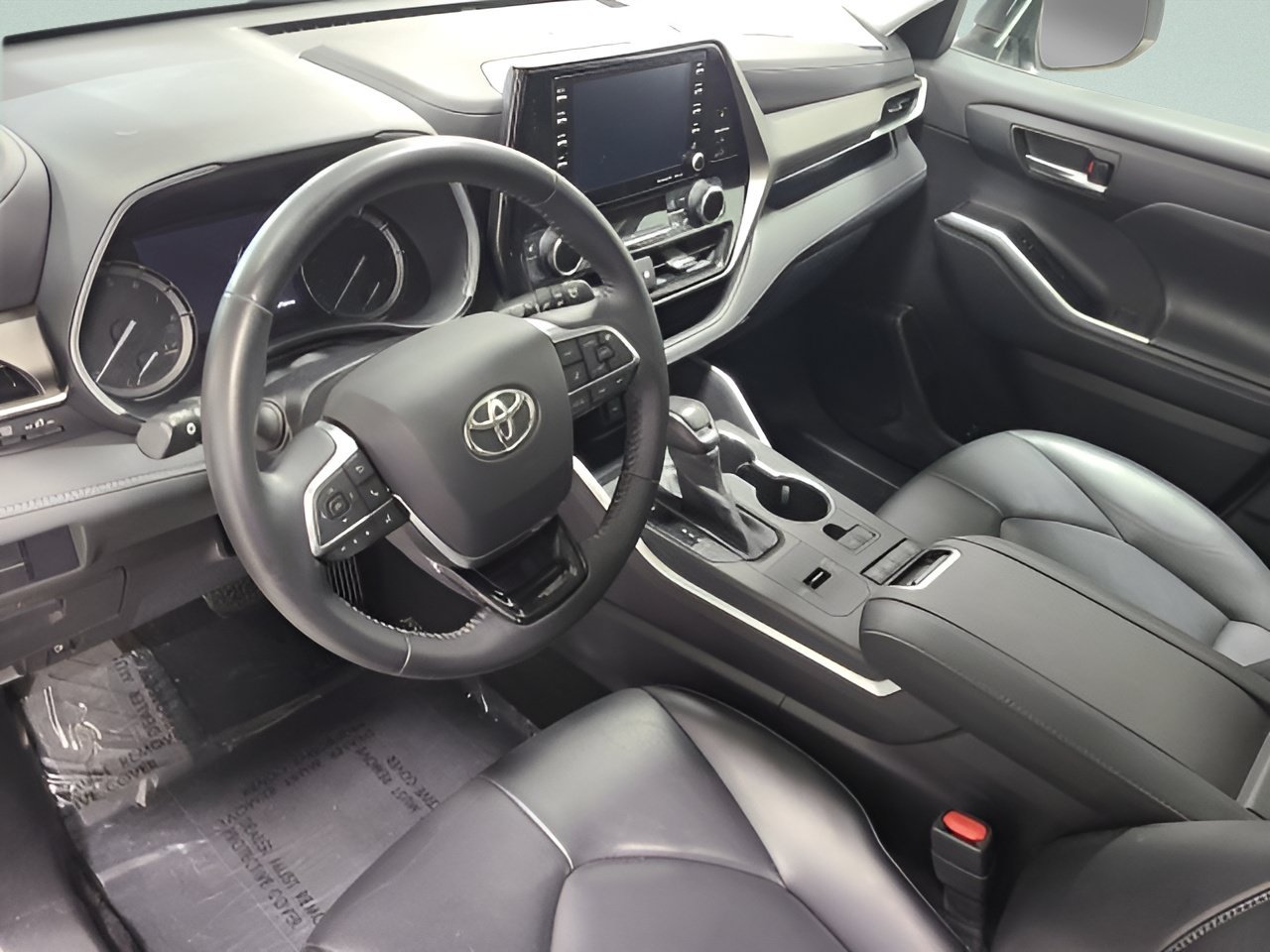 Used 2021 Toyota Highlander XLE FWD image 24