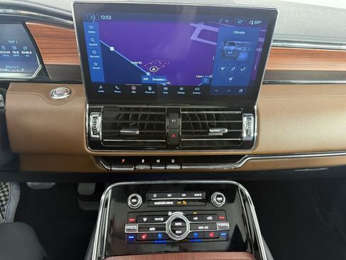 Used 2023 Lincoln Navigator Reserve AWD/4WD image 22