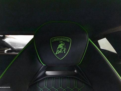 Used 2024 Lamborghini Revuelto image 28