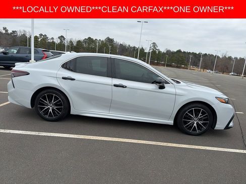 Used 2024 Toyota Camry SE image 10