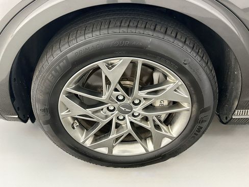 Used 2025 Genesis GV70 2.5T AWD/4WD image 11