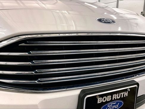 Used 2018 Ford Fusion SE w/ Fusion SE Technology Package image 29