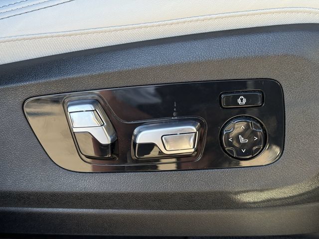 Used 2025 BMW X7 xDrive40i w/ M Sport Package AWD/4WD image 29