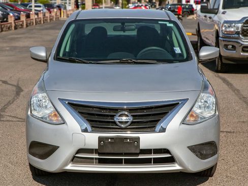 Used 2017 Nissan Versa SV FWD image 3