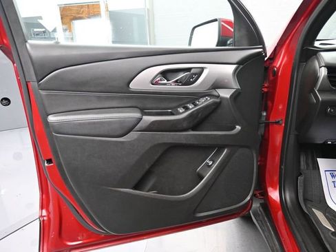 Used 2023 Chevrolet Traverse LT image 12