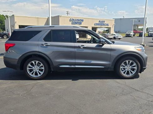 Used 2021 Ford Explorer Limited w/ Equipment Group 301A RWD image 2