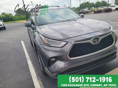 Used 2023 Toyota Highlander XLE FWD image 3