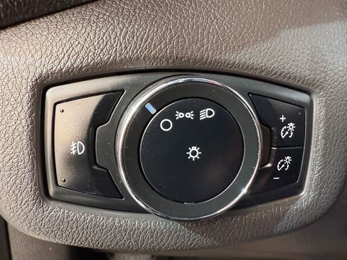 Used 2018 Ford Transit Connect XLT image 25