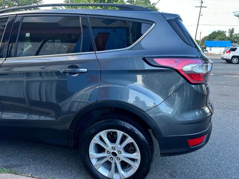 Used 2018 Ford Escape SE image 4