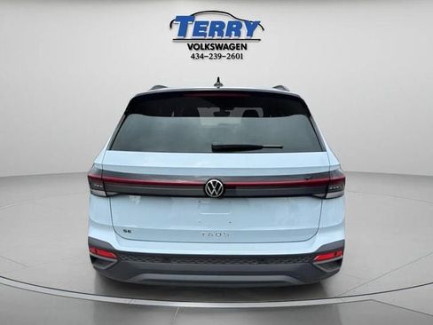 New 2026 Volkswagen Taos SE FWD image 3