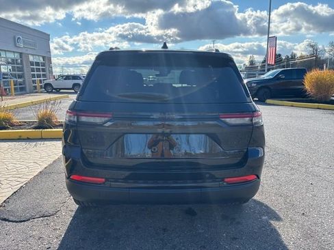 New 2025 Jeep Grand Cherokee Limited w/ Black Appearance Package AWD/4WD image 6