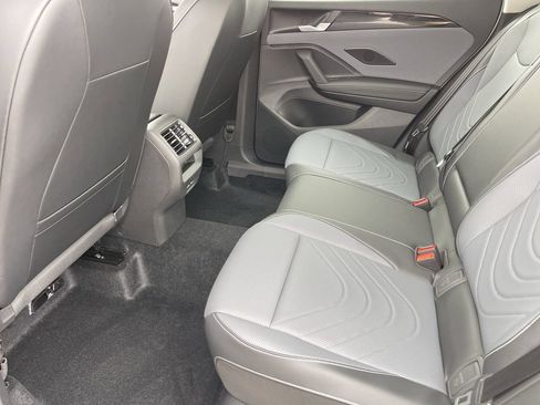 New 2026 Volkswagen Tiguan SE FWD image 13