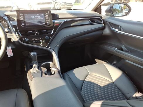 Used 2023 Toyota Camry SE FWD image 15