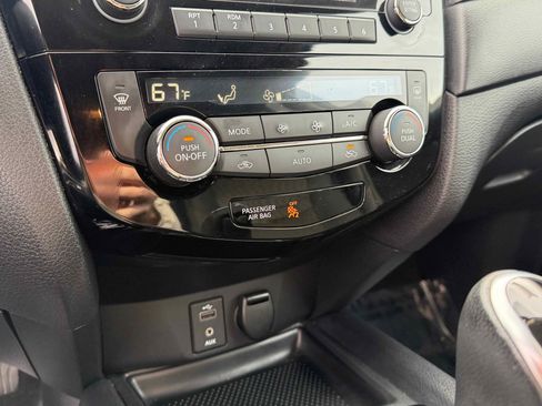 Used 2017 Nissan Rogue SV image 23