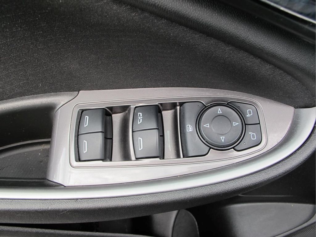 Used 2025 Chevrolet Malibu LT FWD image 10