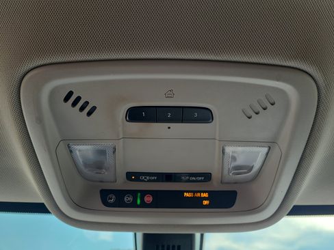 Used 2019 Chevrolet Traverse LT FWD image 22