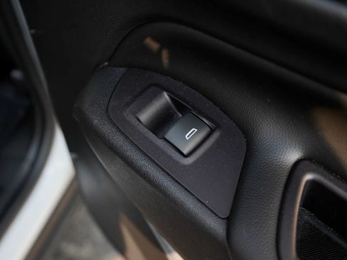Used 2020 Chevrolet Equinox LT w/ Driver Convenience Package FWD image 34